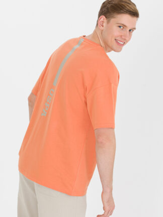 تی شرت مردانه یقه گرد آستین کوتاه طرحدار اورسایز آجری یو اس پولو