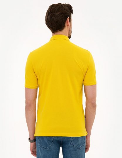 تی شرت مردانه آستین کوتاه یقه پولو مدل جذب زعفرانی پیرکاردین