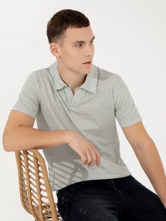 تی شرت مردانه آستین کوتاه یقه پولو طرحدار مدل جذب سبز روشن پیرکاردین