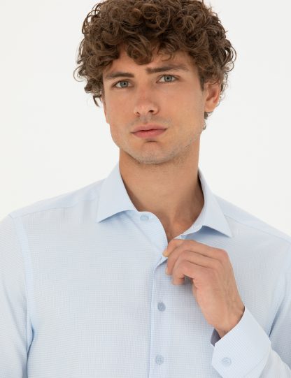 پیراهن آستین بلند مردانه یقه کلاسیک نخی جذب آبی روشن پیرکاردین