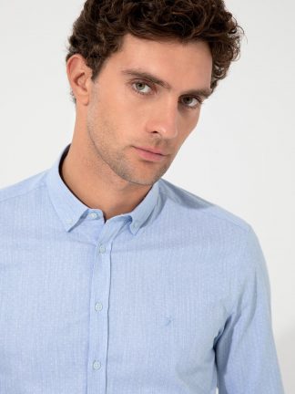 پیراهن آستین بلند مردانه یقه دکمه دار طرحدار آبی روشن کاشارل
