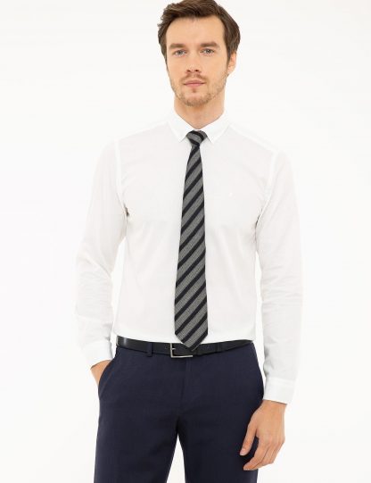 پیراهن آستین بلند مردانه یقه دکمه دار بدون جیب ژاکارد سفید کاشارل