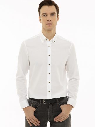پیراهن آستین بلند مردانه ژاکارد یقه دکمه دار سفید کاشارل