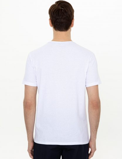 تی شرت مردانه آستین کوتاه یقه گرد طرحدار جذب سفید کاشارل