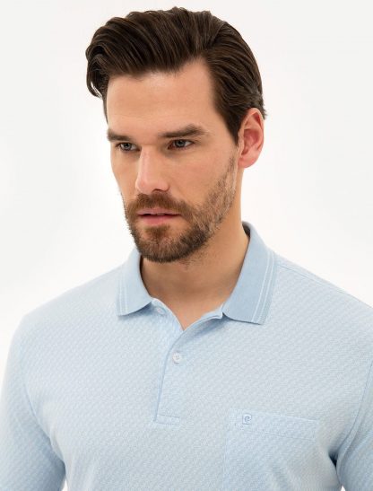 تی شرت مردانه آستین کوتاه یقه پولو طرحدار معمولی آبی روشن پیرکاردین