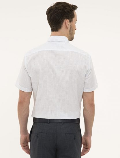 پیراهن آستین کوتاه مردانه طرحدار یقه برگردان تک جیب سفید پیرکاردین