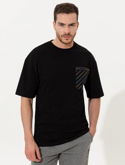 تی شرت مردانه آستین کوتاه یقه گرد طرحدار معمولی سیاه پیرکاردین
