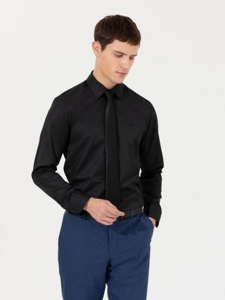 پیراهن آستین بلند مردانه یقه کلاسیک ساده سیاه پیرکاردین