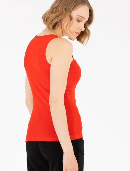 تی شرت زنانه بدون آستین یقه گرد ساده اسلیم فیت قرمز یو اس پولو