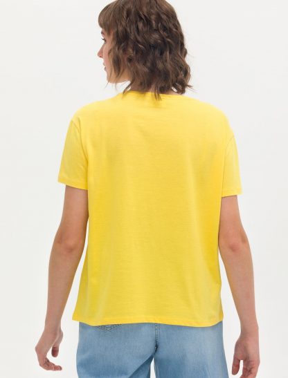 تی شرت زنانه یقه گرد آستین کوتاه طرحدار راحت زرد تیره یو اس پولو