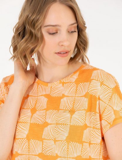 تی شرت زنانه کراپ آستین کوتاه یقه گرد طرحدار نارنجی یو اس پولو