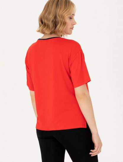 تی شرت زنانه یقه گرد آستین کوتاه طرحدار راحت قرمز یو اس پولو