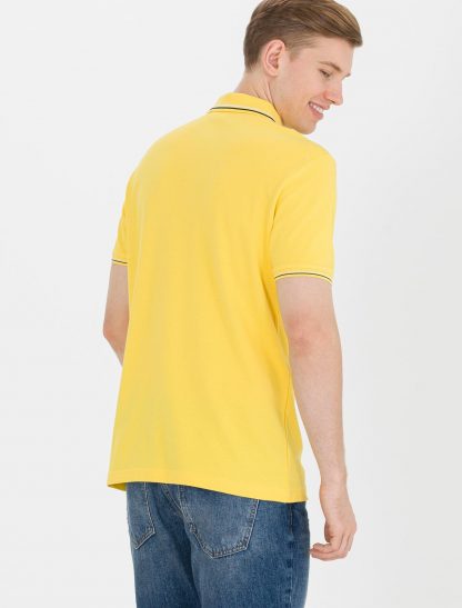 تی شرت مردانه یقه پولو آستین کوتاه ساده معمولی زرد تیره یو اس پولو