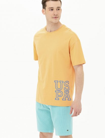 تی شرت مردانه یقه گرد آستین کوتاه طرحدار اورسایز خردلی یو اس پولو