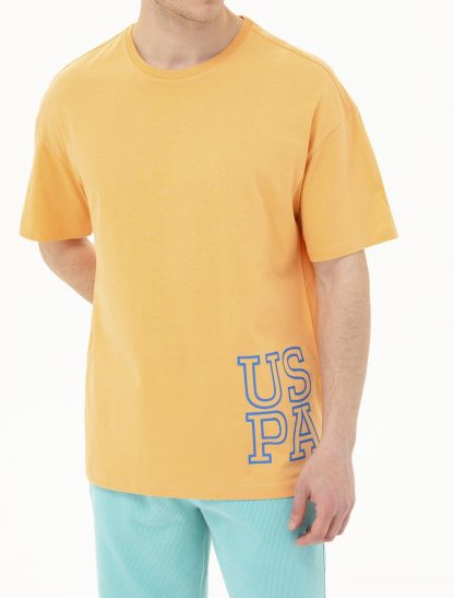 تی شرت مردانه یقه گرد آستین کوتاه طرحدار اورسایز خردلی یو اس پولو