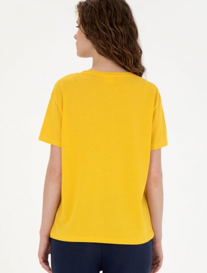تی شرت زنانه یقه گرد راحت زعفرانی یو اس پولو