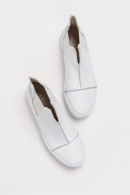 کفش کتانی زنانه سفید لووی شوز 5-110