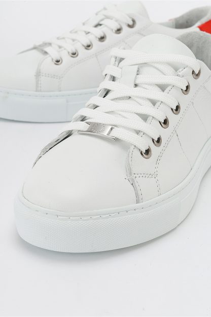 کفش کتانی زنانه سفید لووی شوز 116-240056