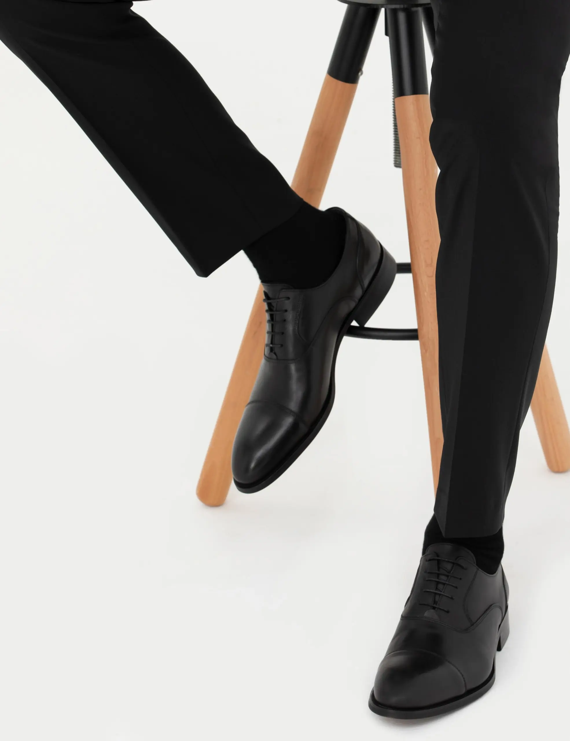 کفش رسمی مردانه کاشارل مدل کلاسیک رنگ مشکی از چرم طبیعی تصویر ۱