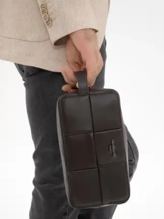 کیف دستی مردانه کاشارل مدل چرم طبیعی رنگ قهوه ای تصویر ۱