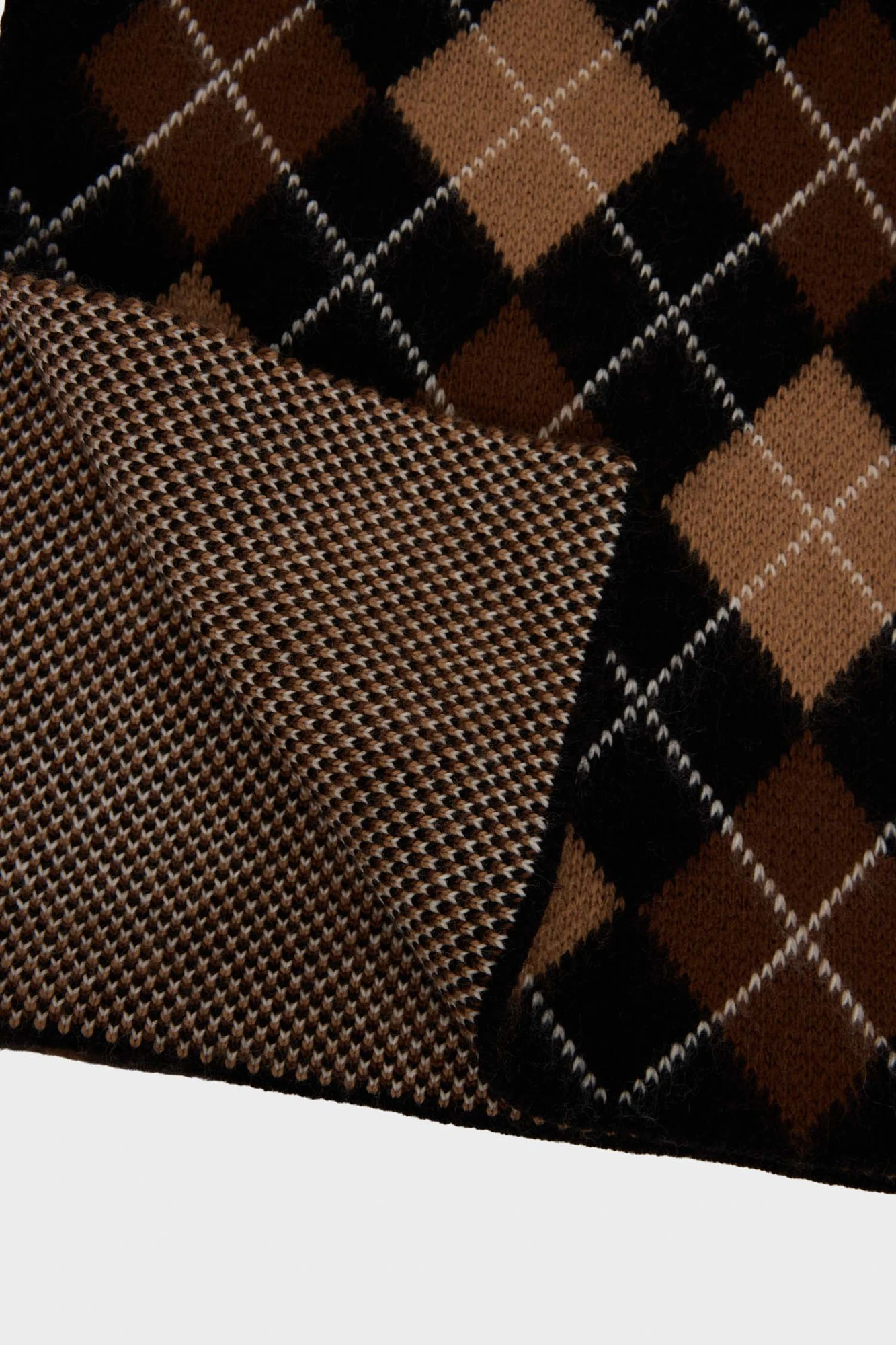 شال گردن مردانه دفکتو مشکی طرح لوزی تصویر ۴