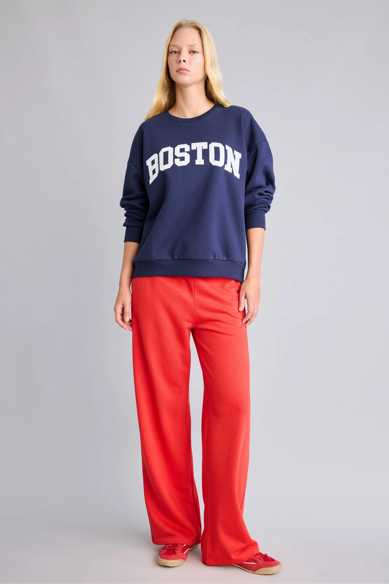سویشرت زنانه دفکتو اورسایز نخی سرمهای با چاپ BOSTON تصویر ۲